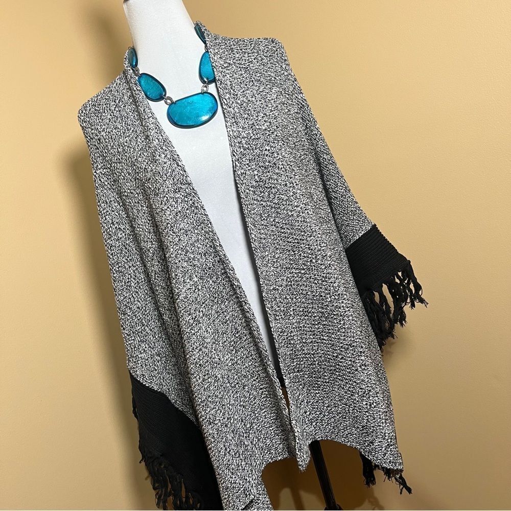 CAbi O/S Gray & Black Fringe Shrug Wrap Poncho One Size Winter Weight